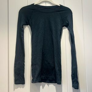 Lululemon blue top